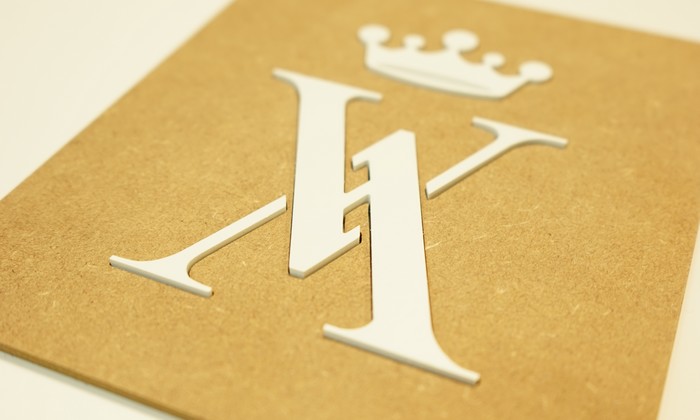 Gabarit de pose et lettrage PVC expansé
